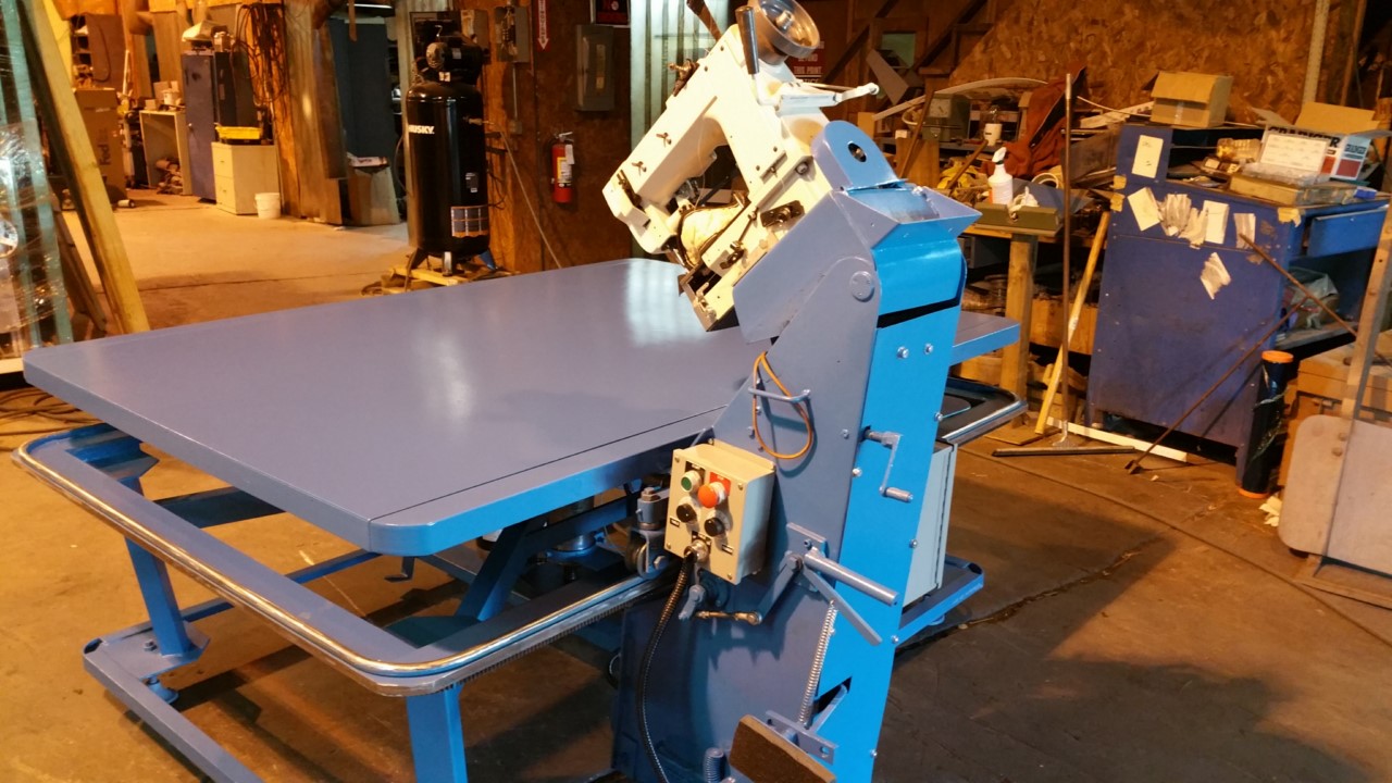 Tape edge table with the carriage at a corner